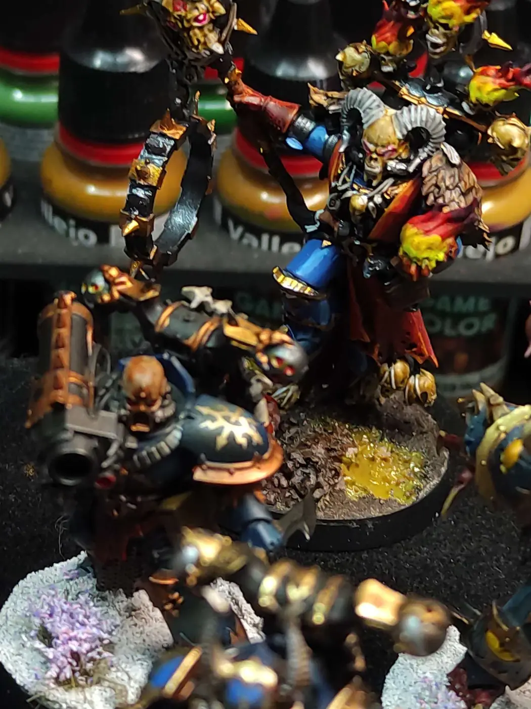 Marines del Caos — Hechicero y artillero — miniatura WARHAMMER 40K pintada por encargo por Bierzo Art Studio