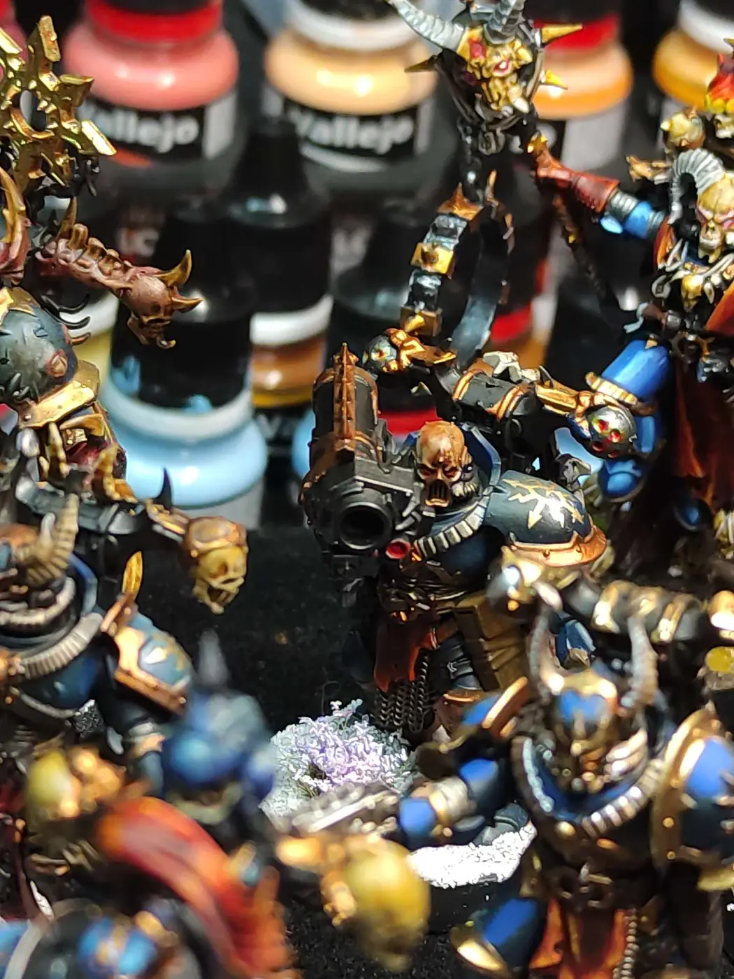 Marines del Caos — Artillero y hechicero — miniatura WARHAMMER 40K pintada por encargo por Bierzo Art Studio