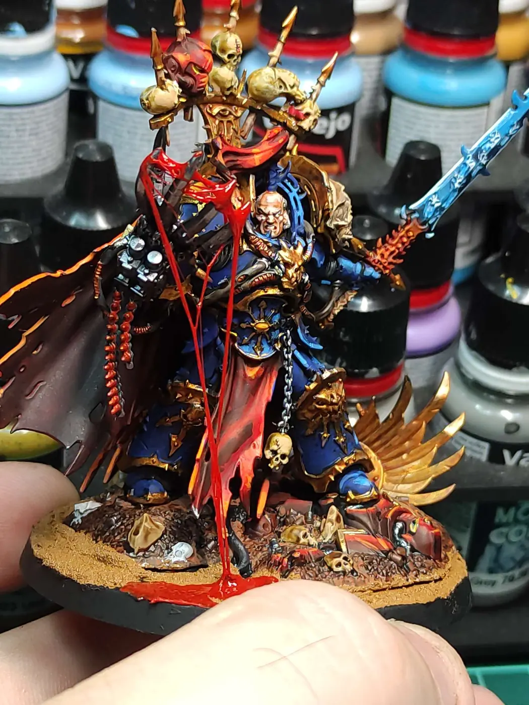 Abaddon the Despoiler — Armadura y espada demoníaca — miniatura WARHAMMER 40K pintada por encargo por Bierzo Art Studio