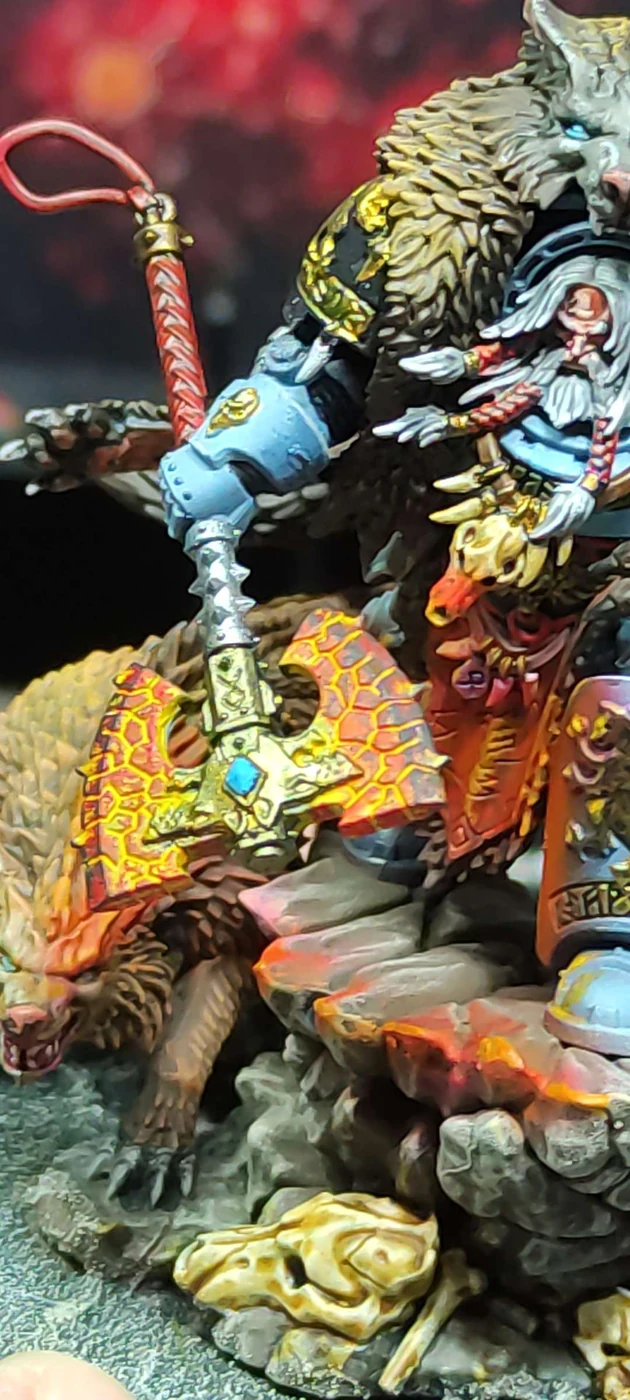 Logan Grimnar — Lobos espaciales, detalle del hacha — miniatura WARHAMMER 40K pintada por encargo por Bierzo Art Studio