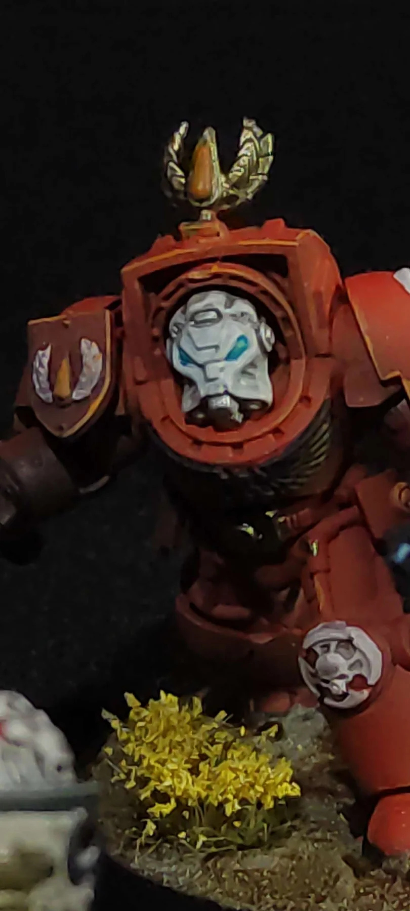 Blood Angels — Terminator, detalle del yelmo — miniatura WARHAMMER 40K pintada por encargo por Bierzo Art Studio