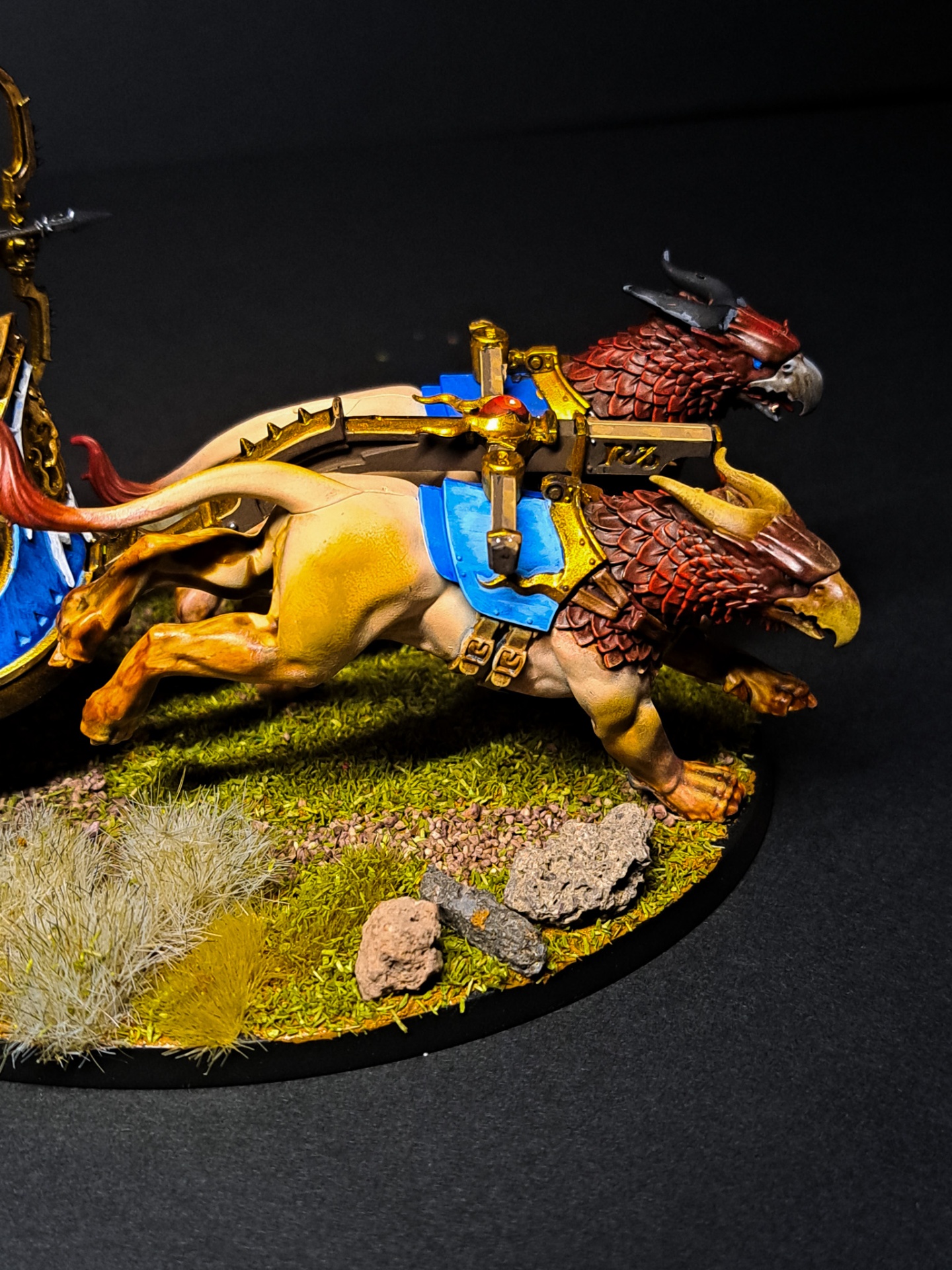 Carro Stormcast — Detalle de las bestias aladas — miniatura AGE OF SIGMAR pintada por encargo por Bierzo Art Studio