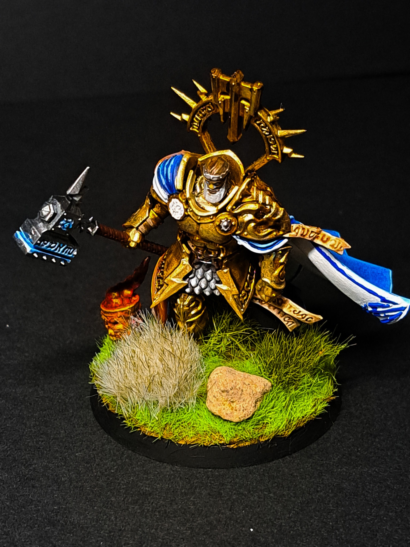 Lord-Relictor dorado — Stormcast Eternals — miniatura AGE OF SIGMAR pintada por encargo por Bierzo Art Studio
