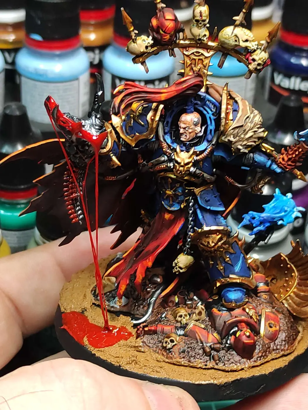 Abaddon the Despoiler — Vista frontal completa — miniatura WARHAMMER 40K pintada por encargo por Bierzo Art Studio