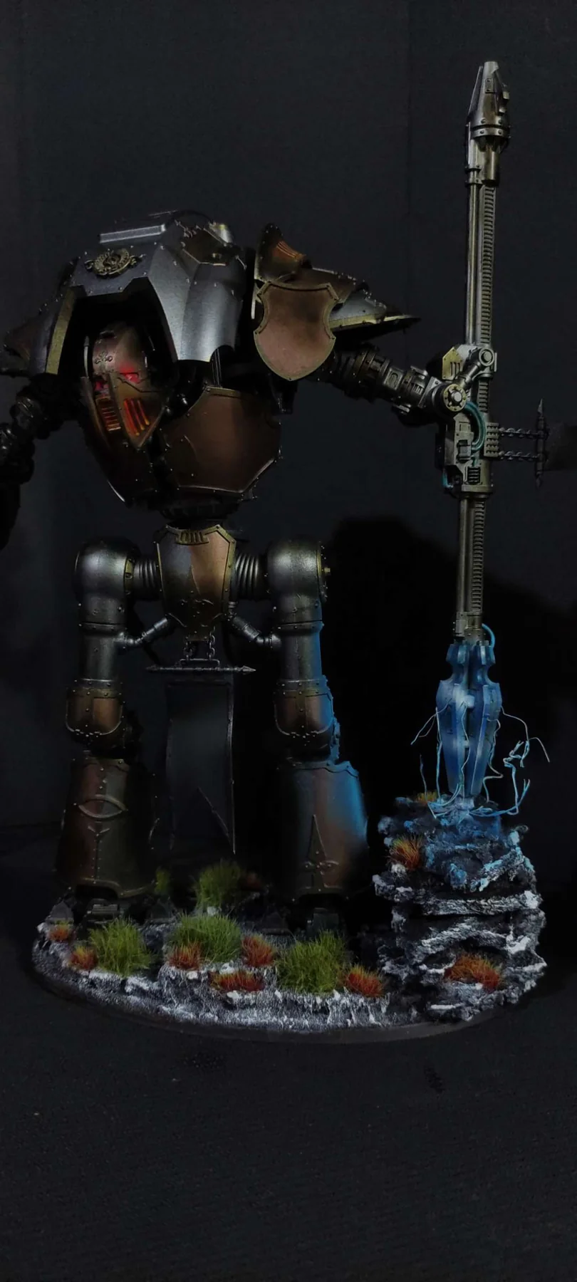 Cerastus Knight Lancer — Vista frontal completa — miniatura WARHAMMER 40K pintada por encargo por Bierzo Art Studio