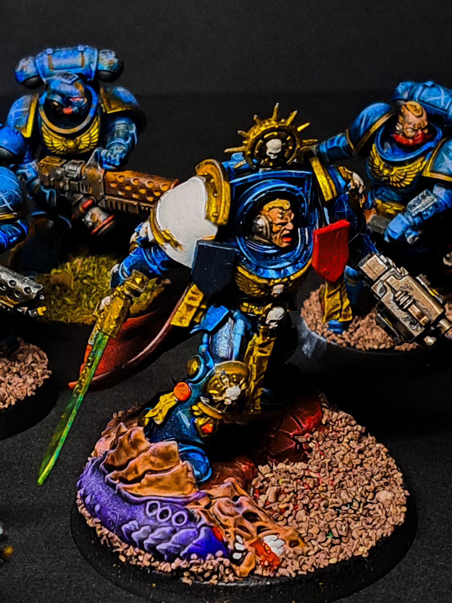 Ultramarine Captain — miniatura WARHAMMER 40K pintada por encargo por Bierzo Art Studio