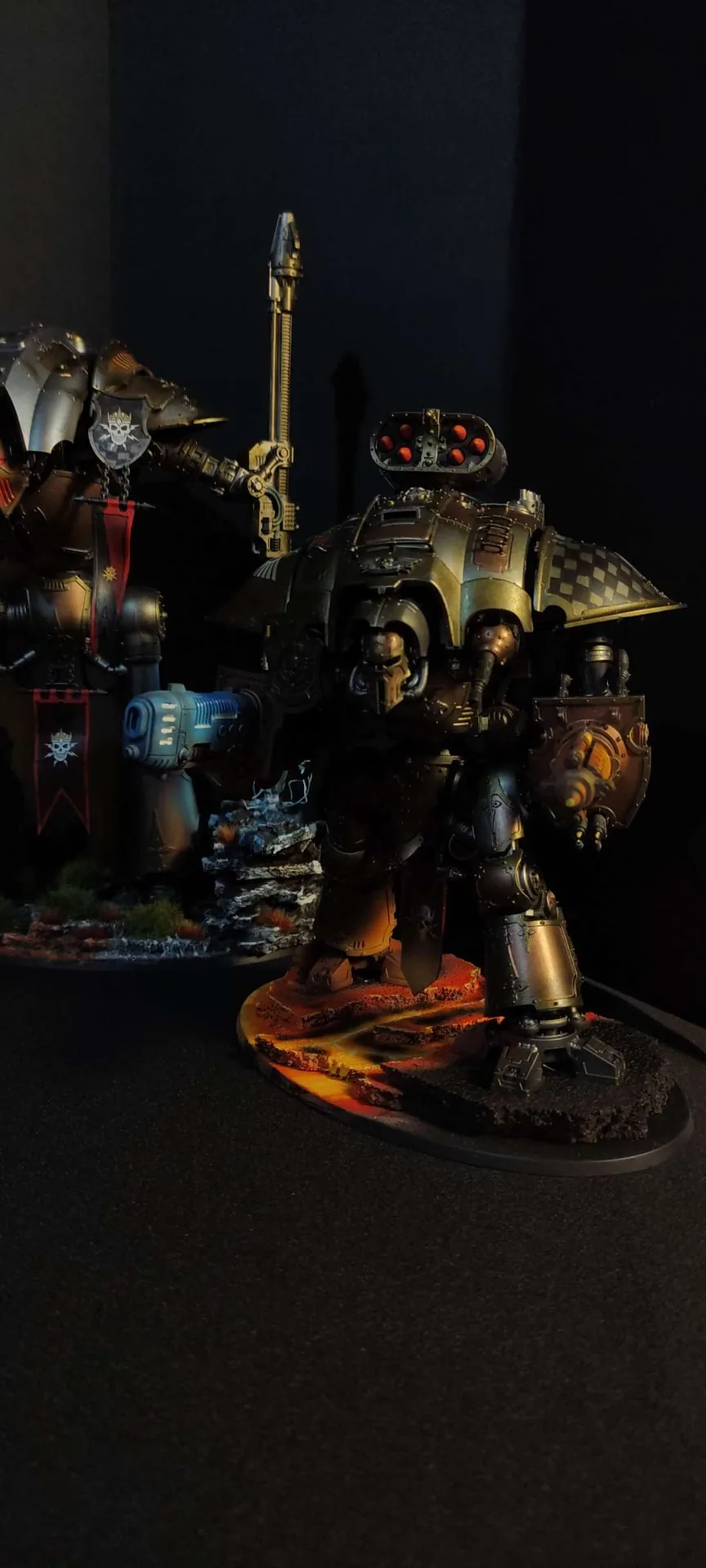 Imperial Knight Questoris — Vista completa — miniatura WARHAMMER 40K pintada por encargo por Bierzo Art Studio