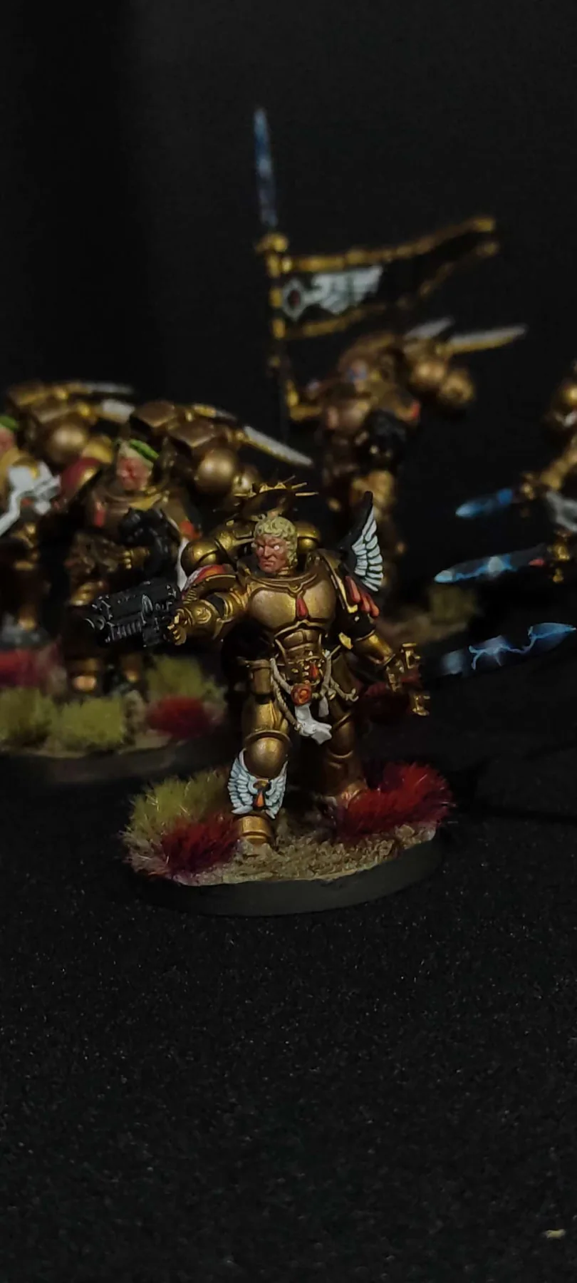 Blood Angels — Capitán dorado y escuadra — miniatura WARHAMMER 40K pintada por encargo por Bierzo Art Studio