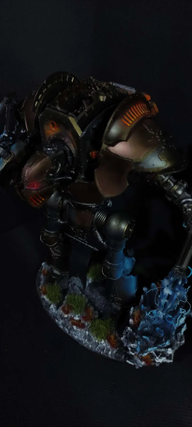 Cerastus Knight Lancer — Vista lateral izquierda — miniatura WARHAMMER 40K pintada por encargo por Bierzo Art Studio