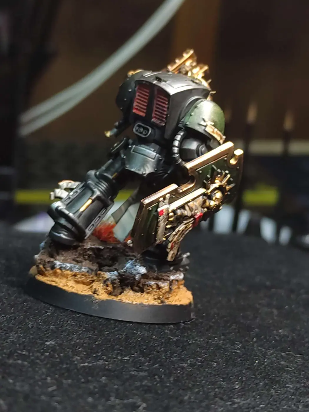Capellán Oscuro — Vista trasera — miniatura WARHAMMER 40K pintada por encargo por Bierzo Art Studio