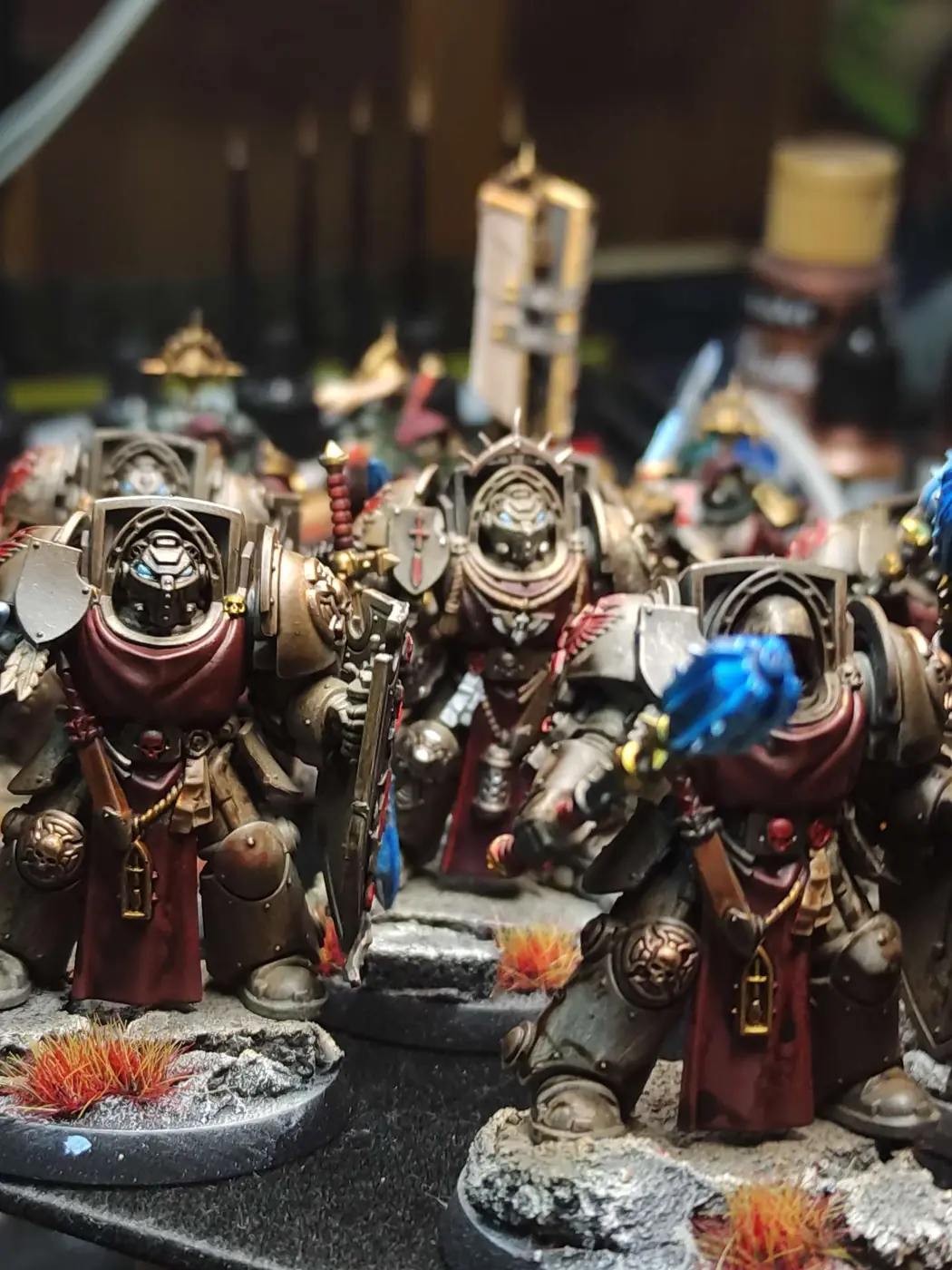 Dark Angels — Detalle de armaduras y mazas de energía — miniatura WARHAMMER 40K pintada por encargo por Bierzo Art Studio